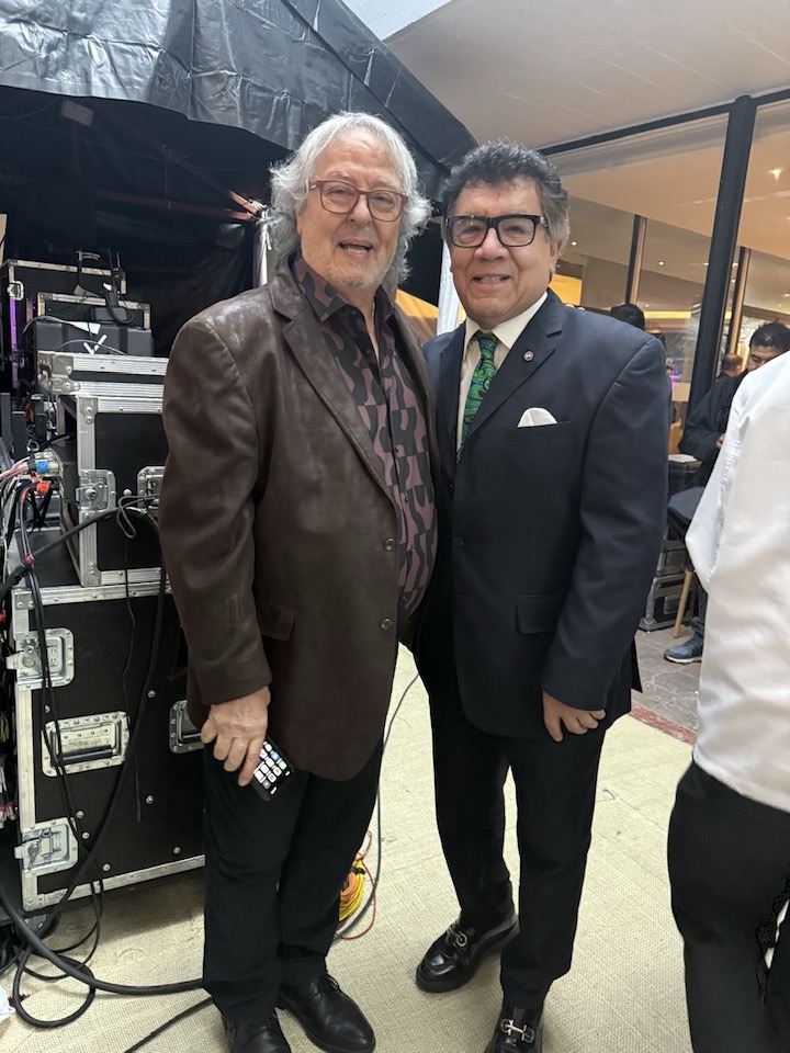 Alejandro Jaén quien fue merecidamente reconocido y premiado por la SACM y Edmundo Monroy 